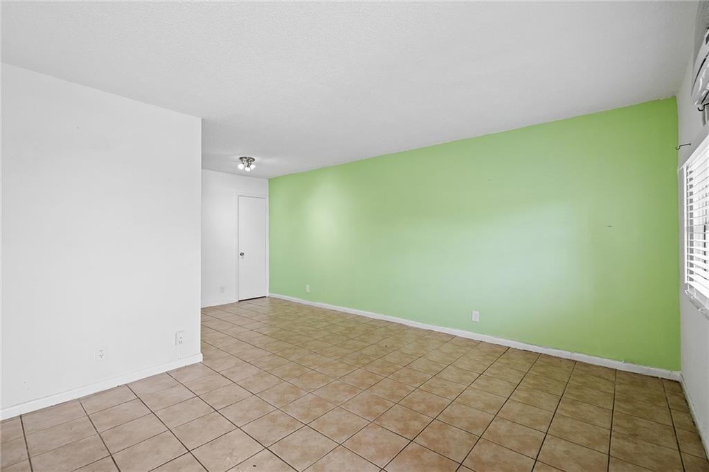 1142 Northeast 4th Avenue #1142-4 - Photo 4 of 12