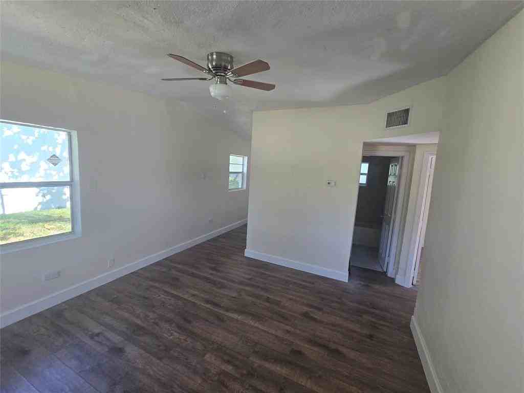 300 Northwest 20th Avenue #300 - Photo 3 of 10