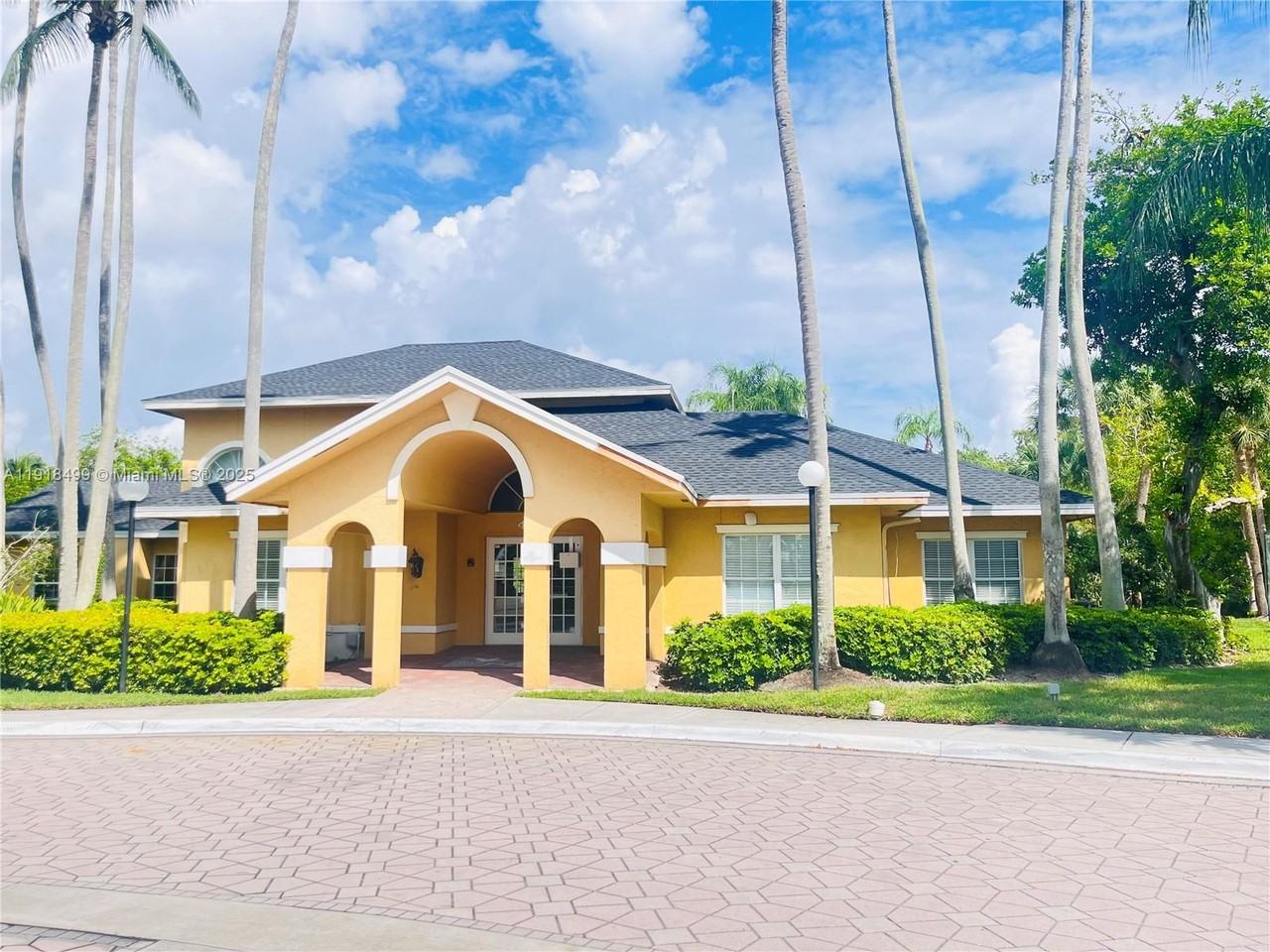 N Palm Aire Dr #4055H305 - Photo 4 of 5