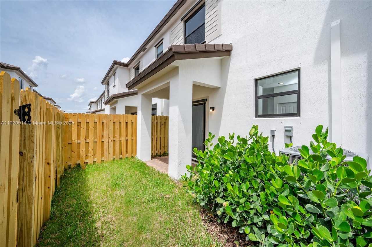 264 Sw 159th Ter #264-264 - Photo 5 of 32