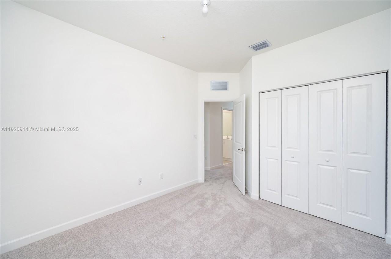 264 Sw 159th Ter #264-264 - Photo 7 of 32