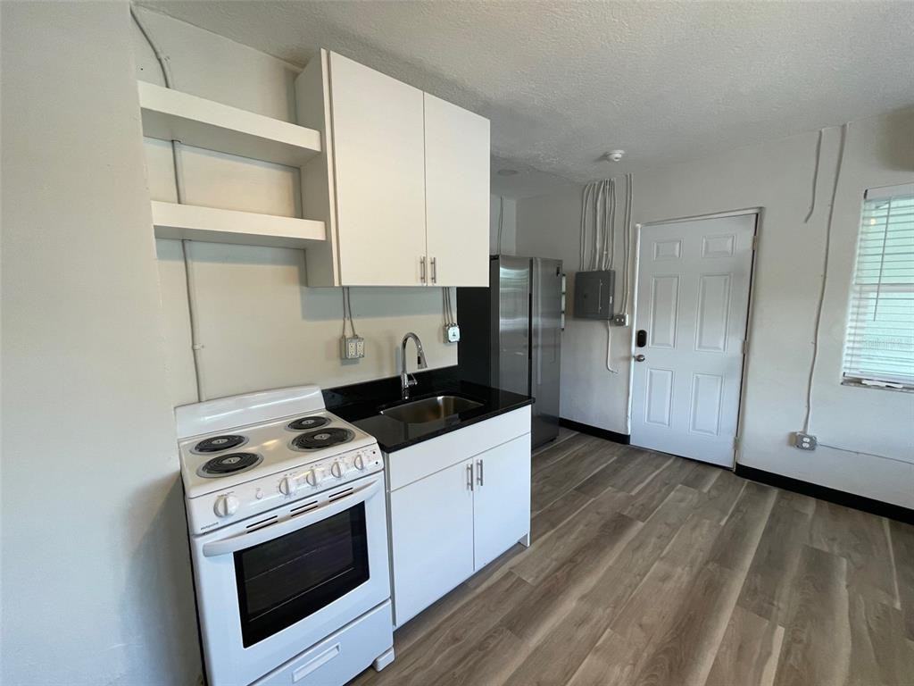 707 Rosery Rd Nw #707-3 - Photo 6 of 10