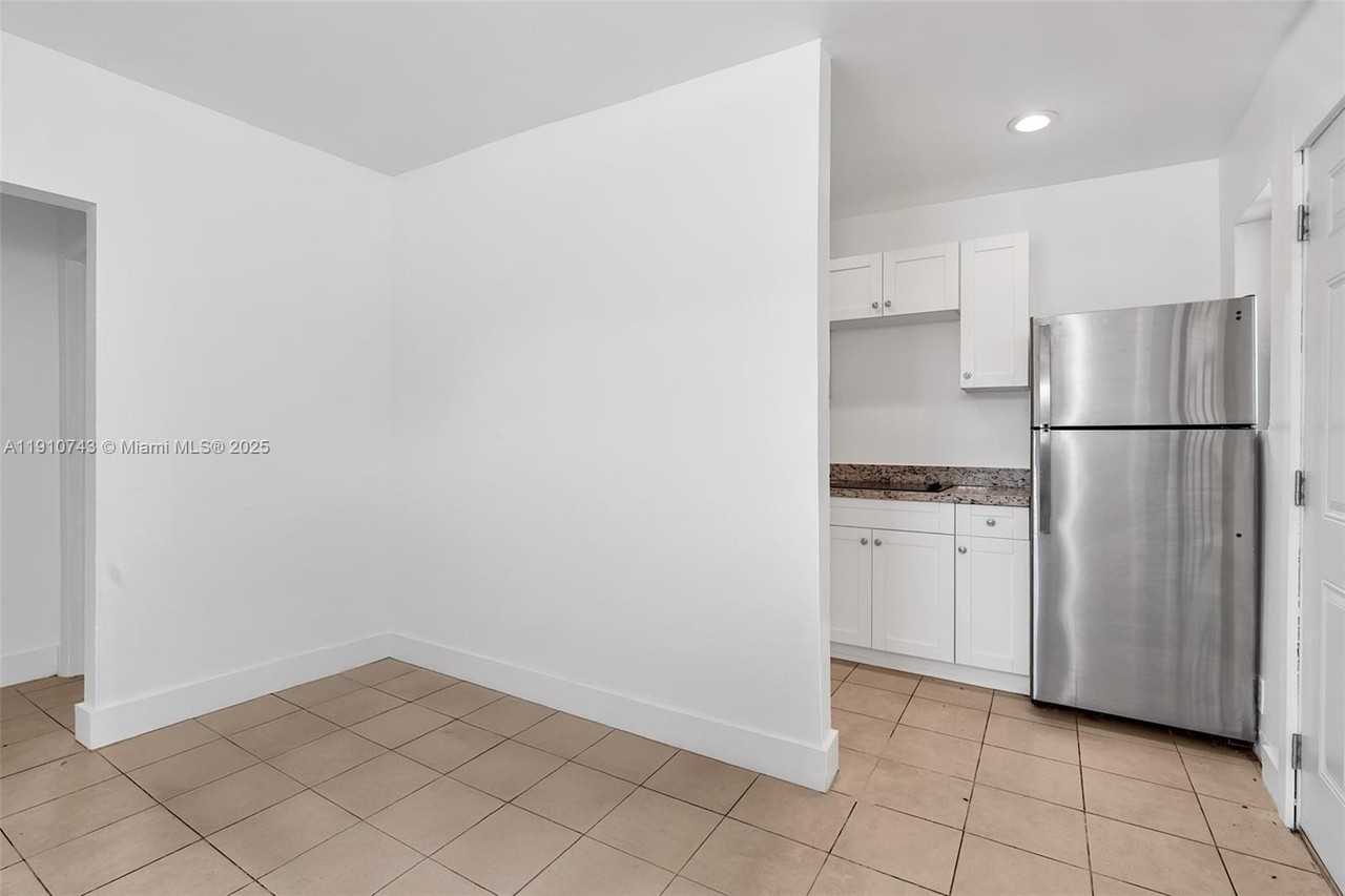 2047 Lincoln Ave #2047-1 - Photo 2 of 8