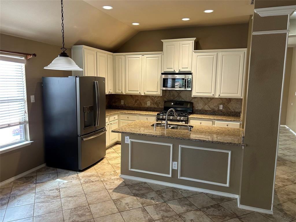 816 Lake Grove Dr #816 - Photo 7 of 20