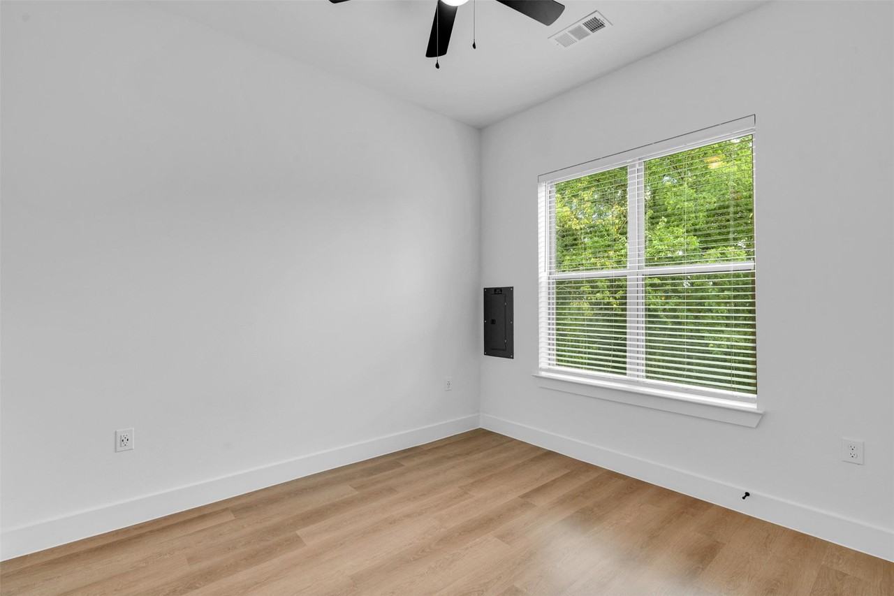 1896 Bernard St #1896 - Photo 5 of 31