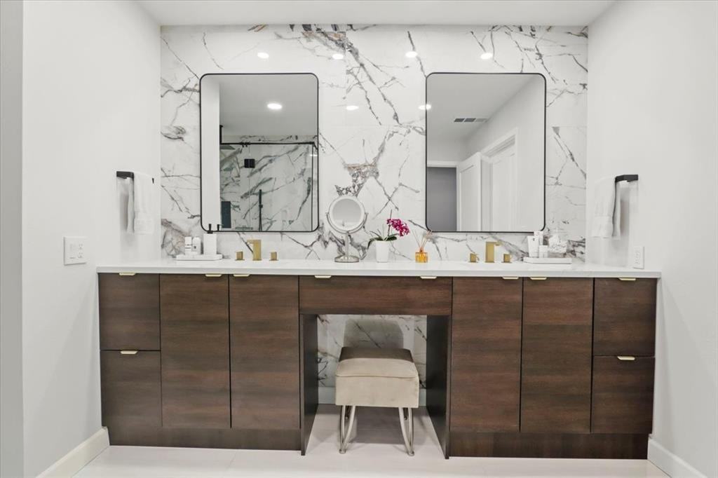 1916 Shorewood Dr #1916 - Photo 3 of 35