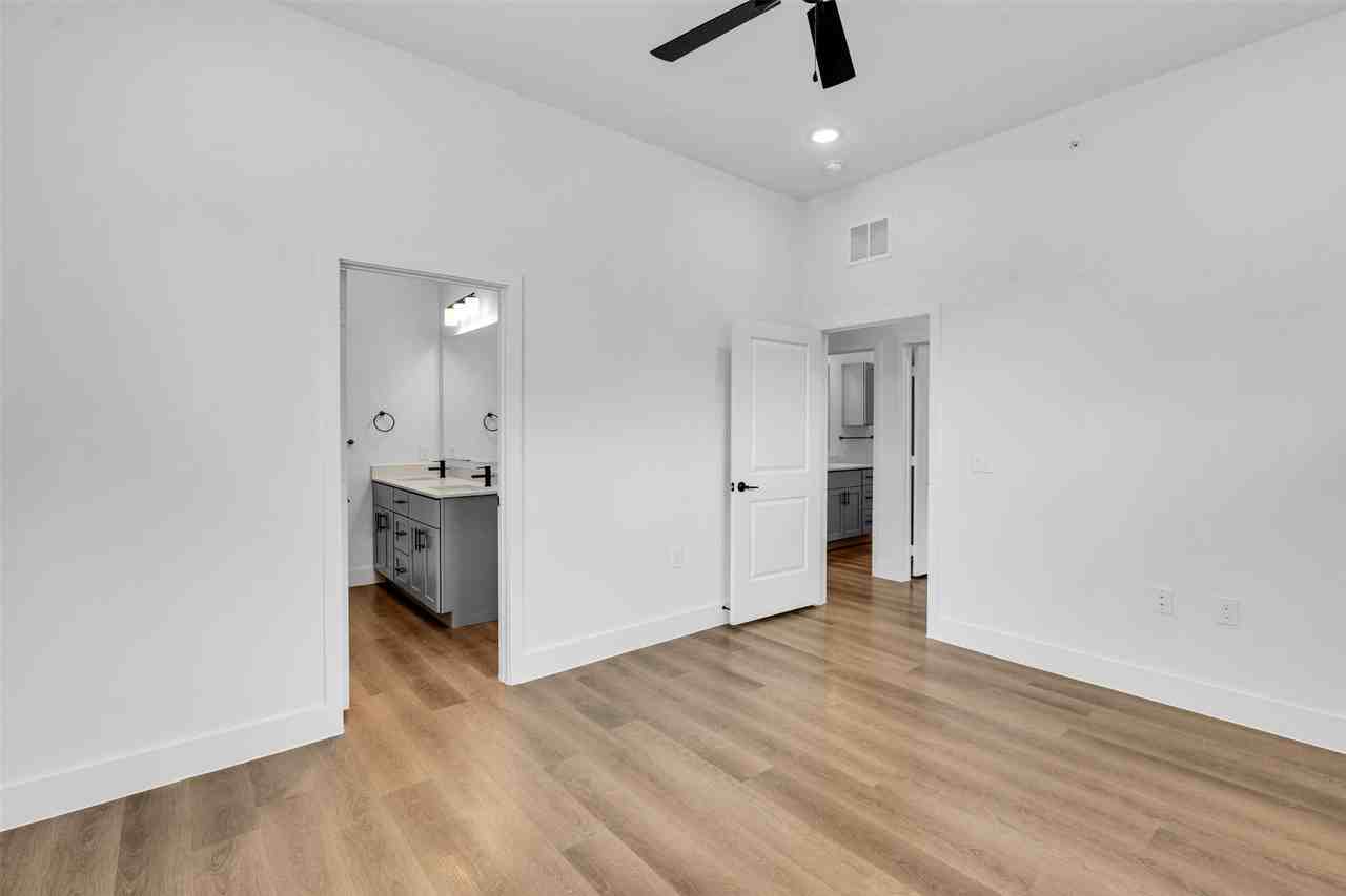 1877 Bernard St #1877 - Photo 5 of 31