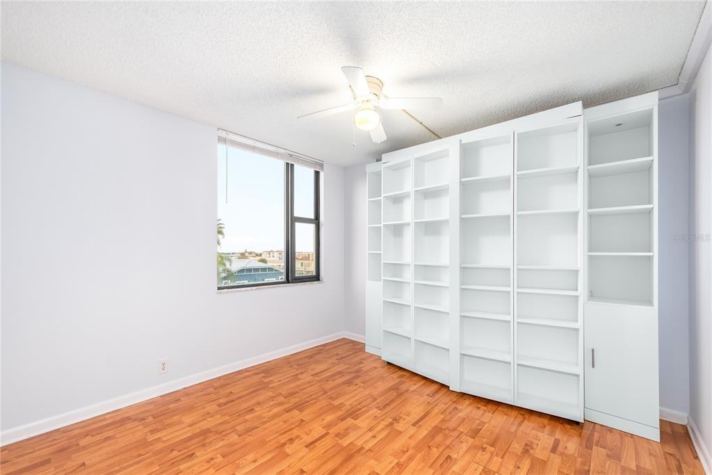 255 Dolphin Pt #255-414 - Photo 2 of 36