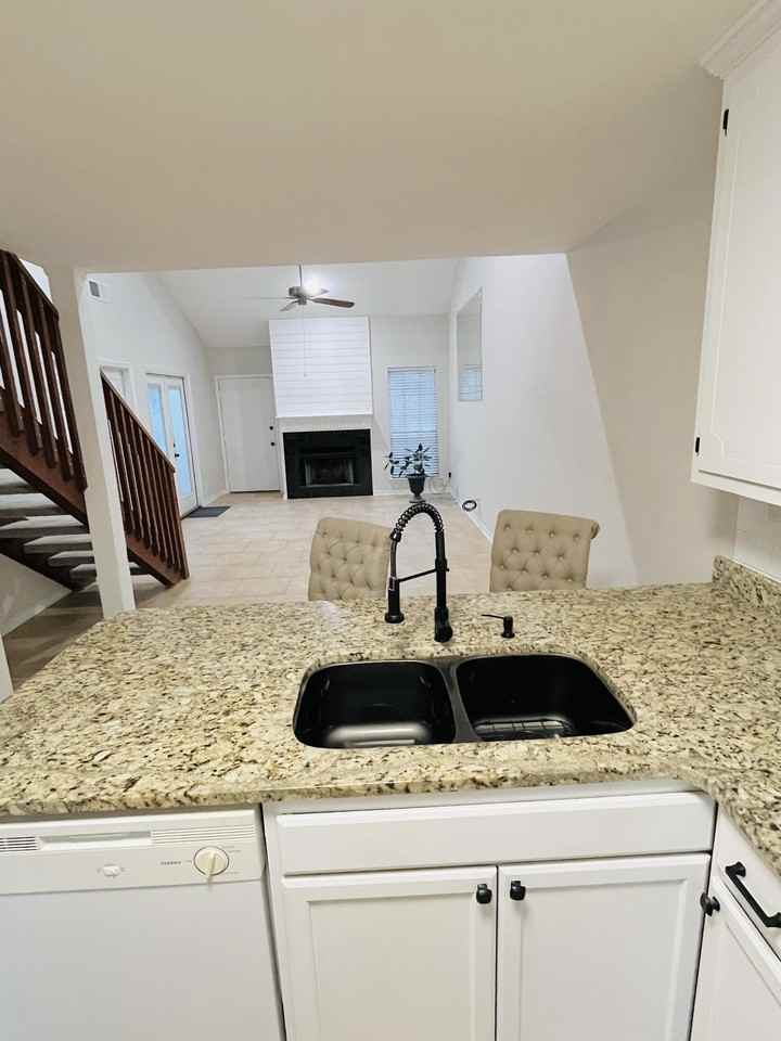 389 Clubhouse Dr #J1 - Photo 2 of 17