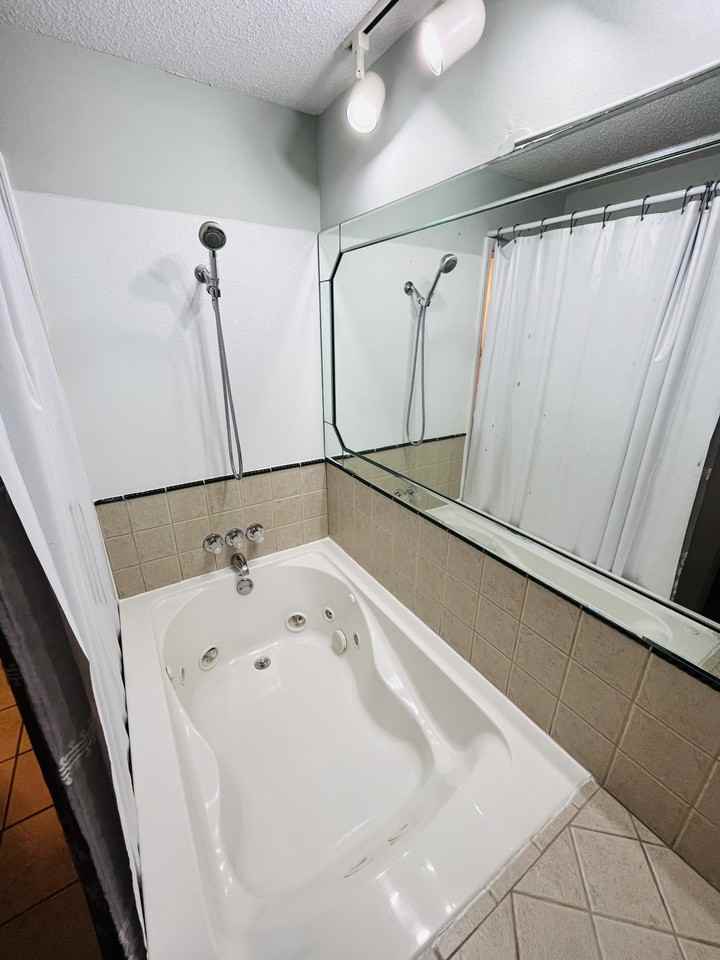 389 Clubhouse Dr #J1 - Photo 5 of 17