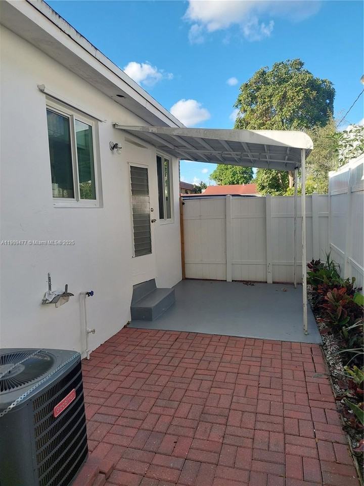 2312 Van Buren Street