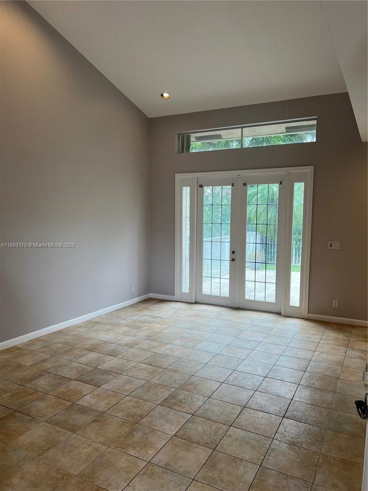 15827 Southwest 12th Street - Photo 3 of 6