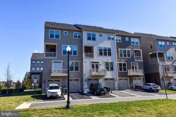 25291 Gray Poplar Ter #25291 - Photo 2 of 33