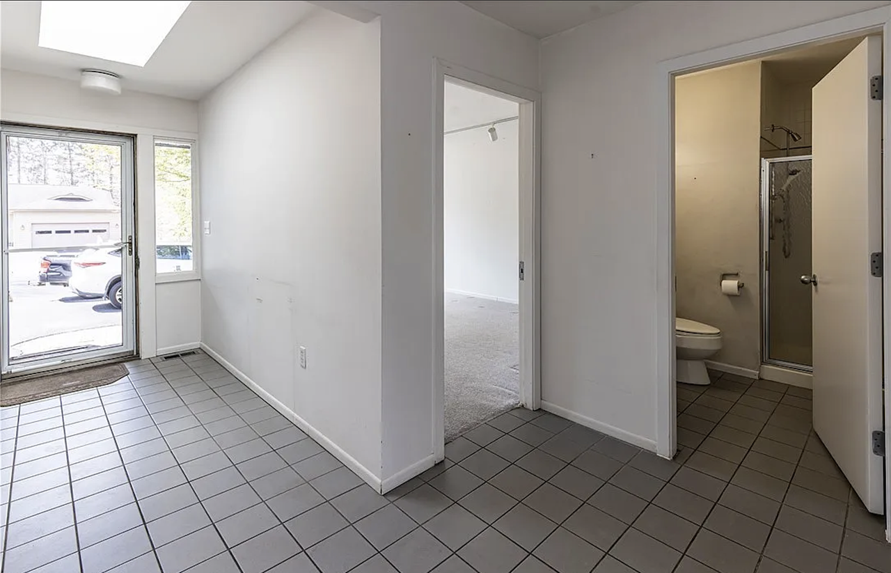 7520 Spectrum Way - Photo 4 of 46