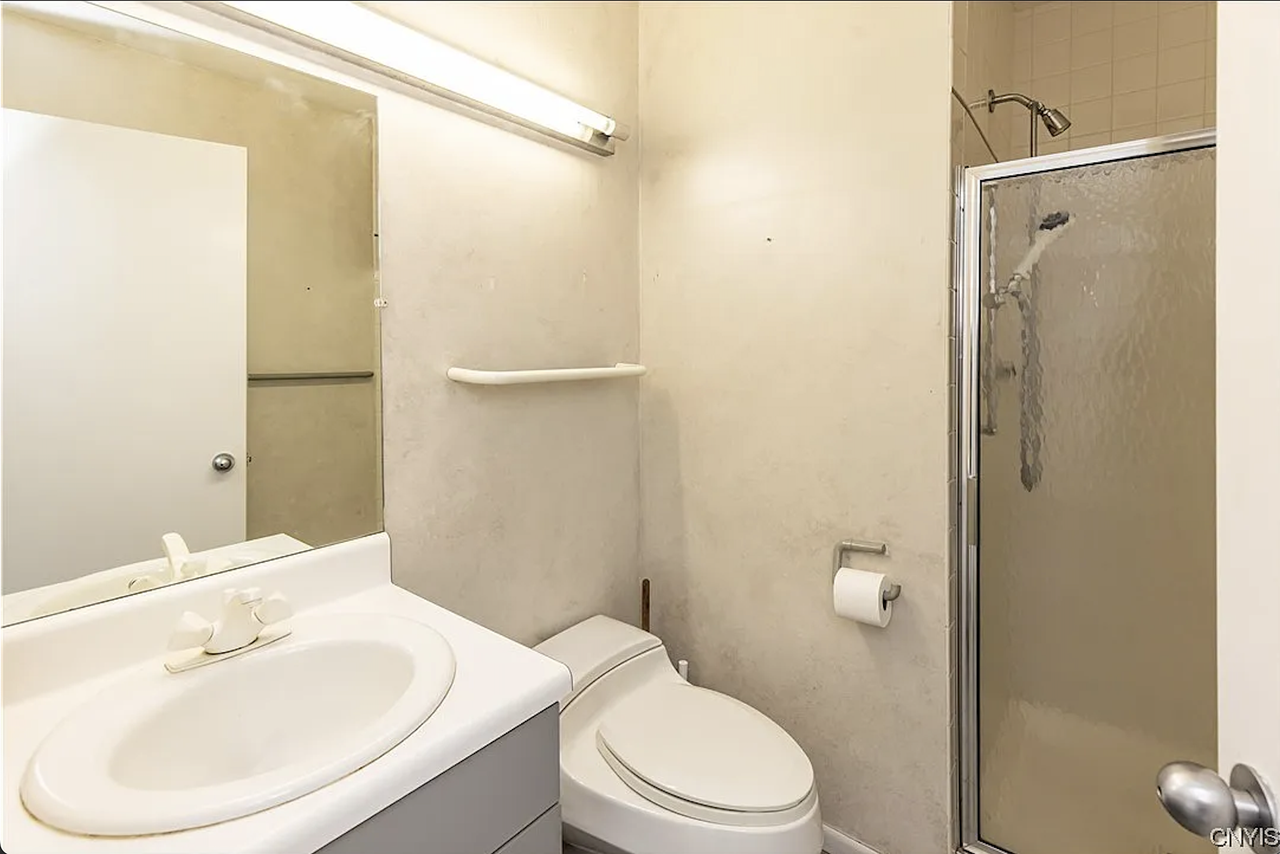 7520 Spectrum Way - Photo 6 of 46