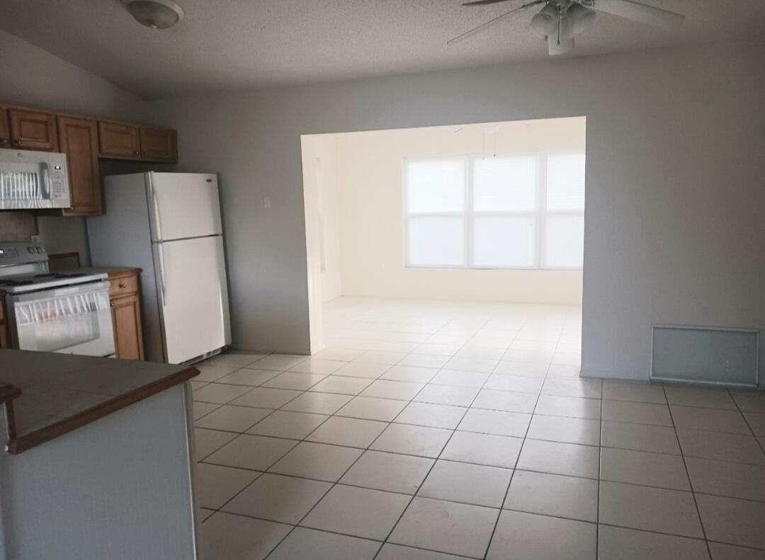 635 Parkside Avenue #635 - Photo 2 of 12