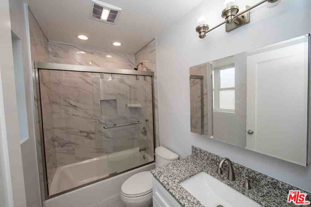 2210 S Harcourt Ave #2210 - Photo 3 of 15
