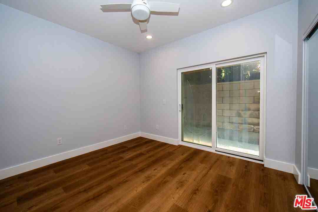 2210 S Harcourt Ave #2210 - Photo 7 of 15