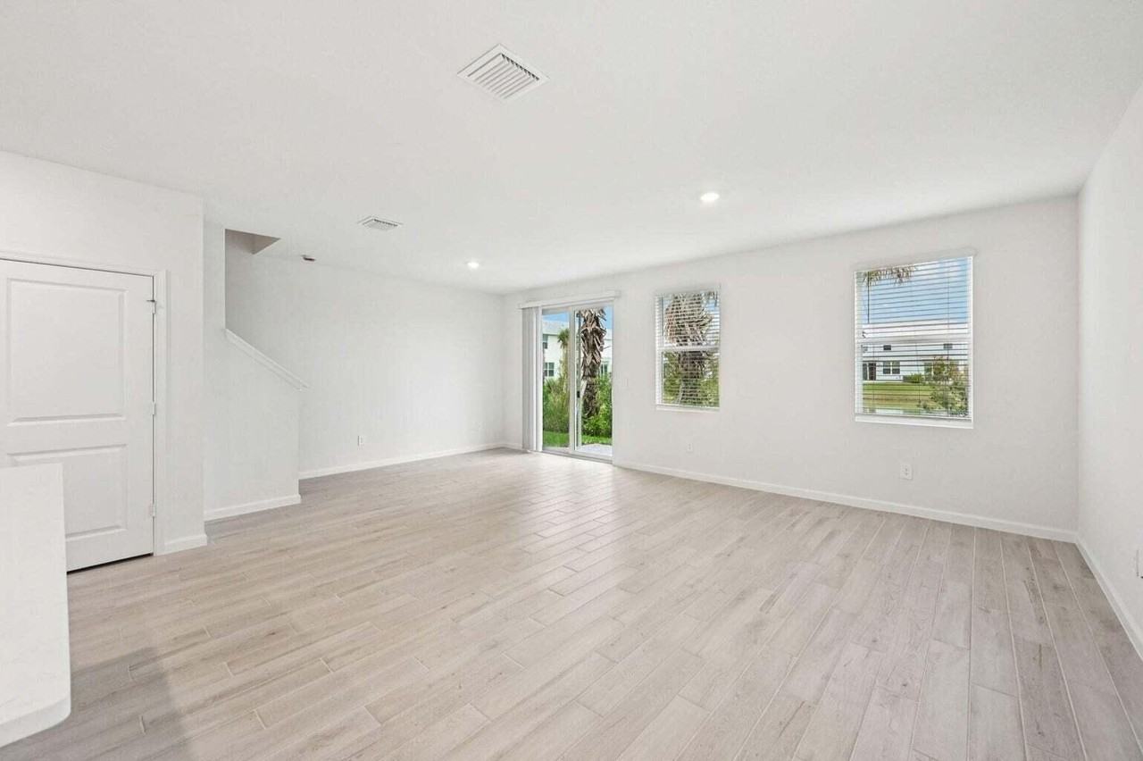 569 Salisbury Cir #569 - Photo 6 of 33