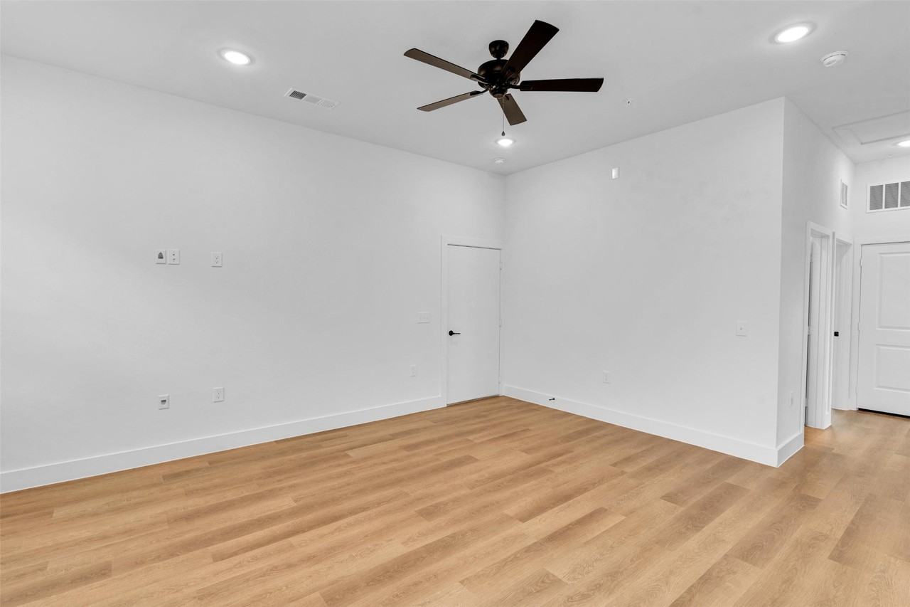 1310B Provident Dr #1310 - Photo 2 of 31