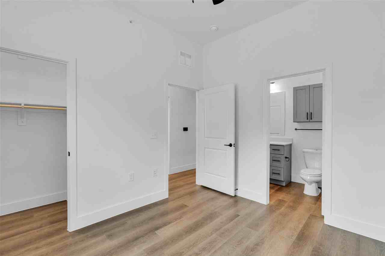 1885 Bernard St #1885 - Photo 6 of 31