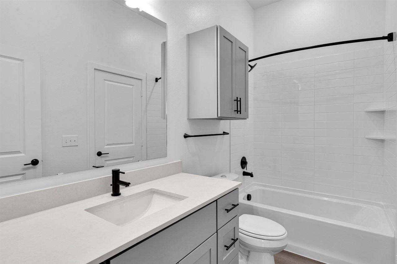 1884 Bernard St #1884 - Photo 7 of 31