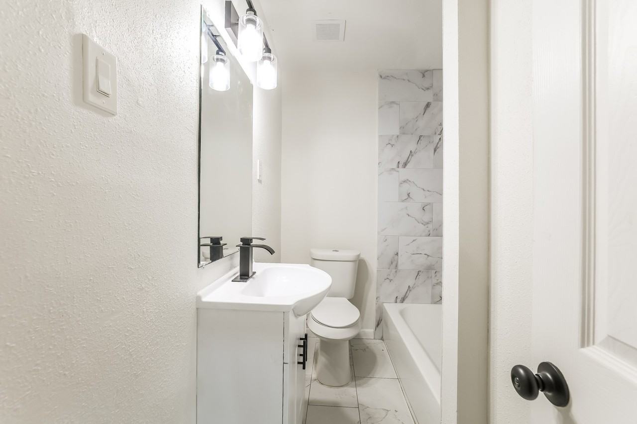 502 N Jones St #502 - Photo 2 of 10