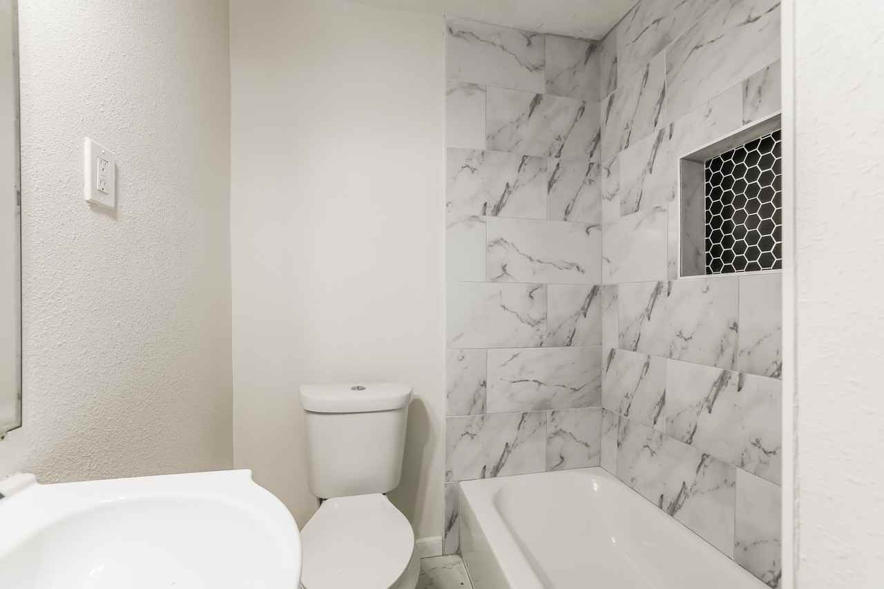 502 N Jones St #502 - Photo 3 of 10