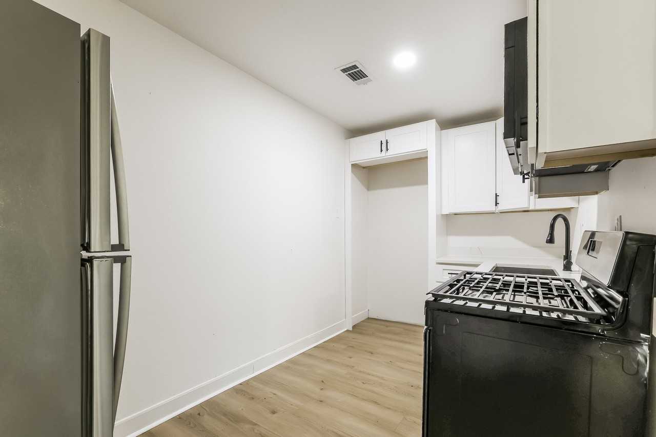 502 N Jones St #502 - Photo 5 of 10