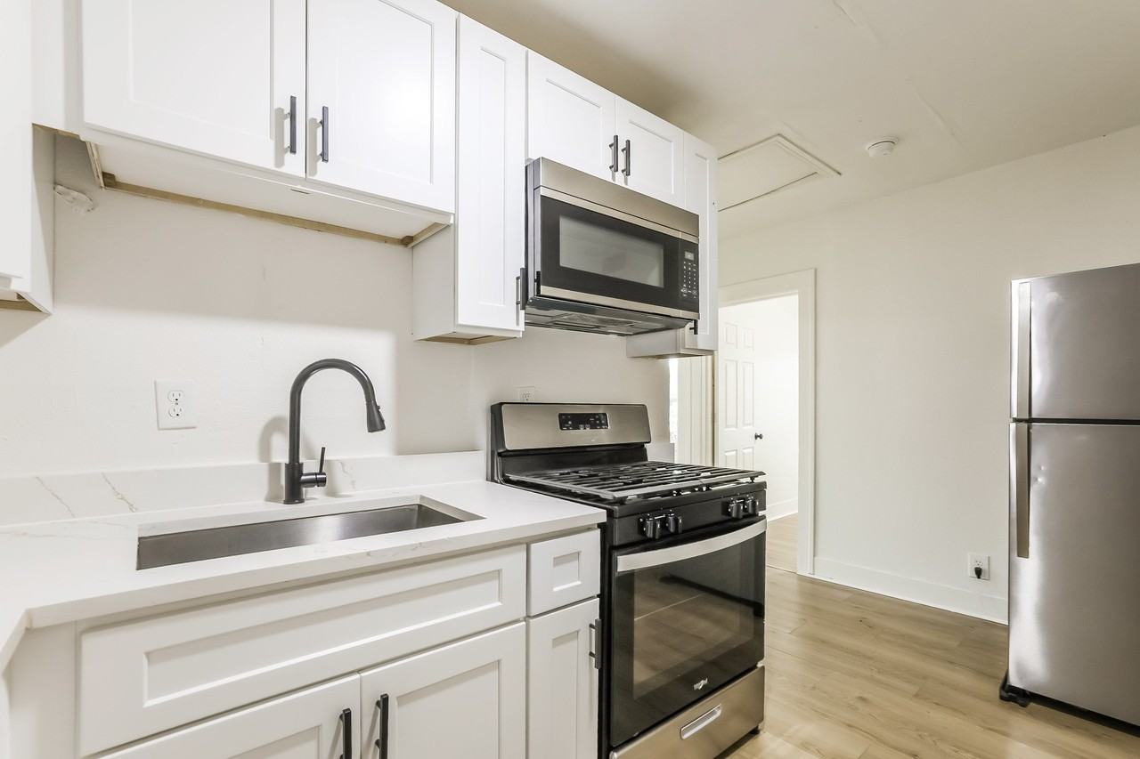 502 N Jones St #502 - Photo 7 of 10