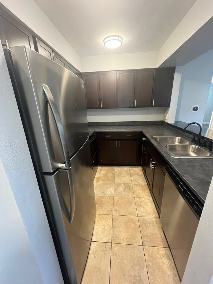 3000 70th Lane North - Photo 2 of 28