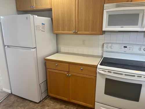 1704 NE Cinder Loop - Photo 2 of 10