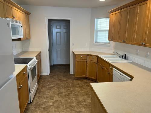 1704 NE Cinder Loop - Photo 3 of 10