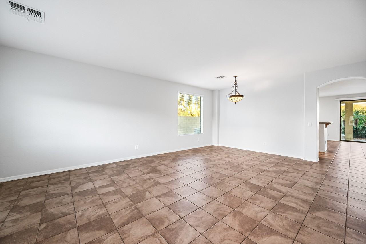 9707 South 45th Avenue - Photo 3 of 36
