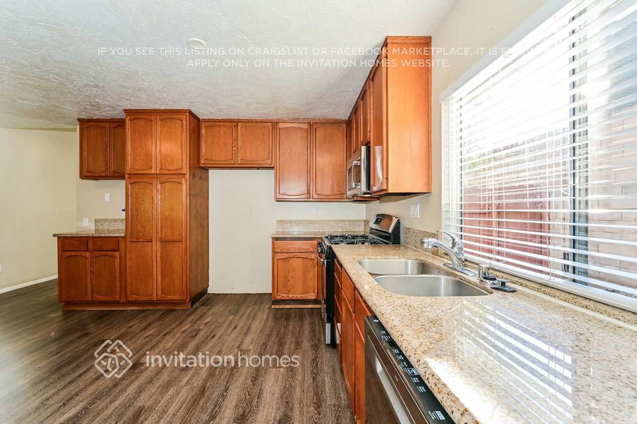 20827 Calwood St - Photo 6 of 17