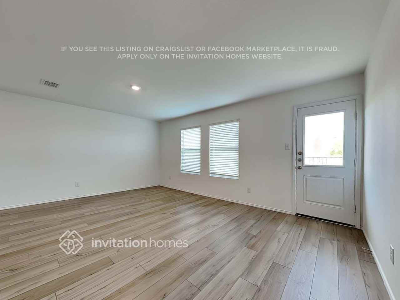 512 Autumnwood Way - Photo 4 of 18