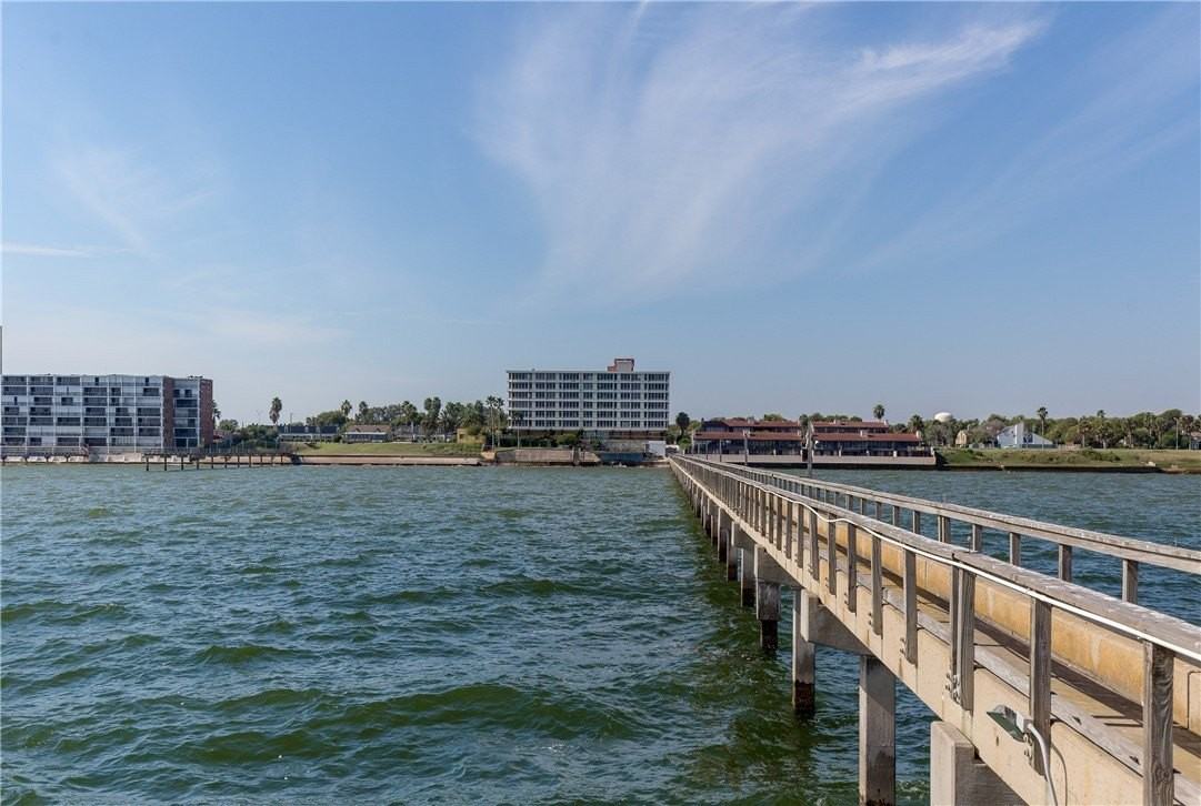 4302 Ocean Dr - Photo 5 of 40