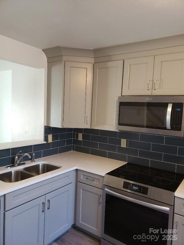 2830 Hosta Dr - Photo 5 of 20