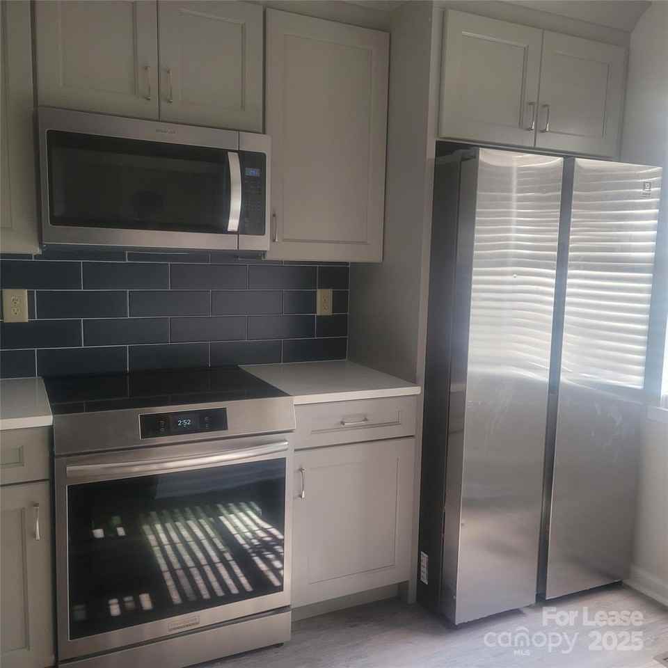 2830 Hosta Dr - Photo 6 of 20