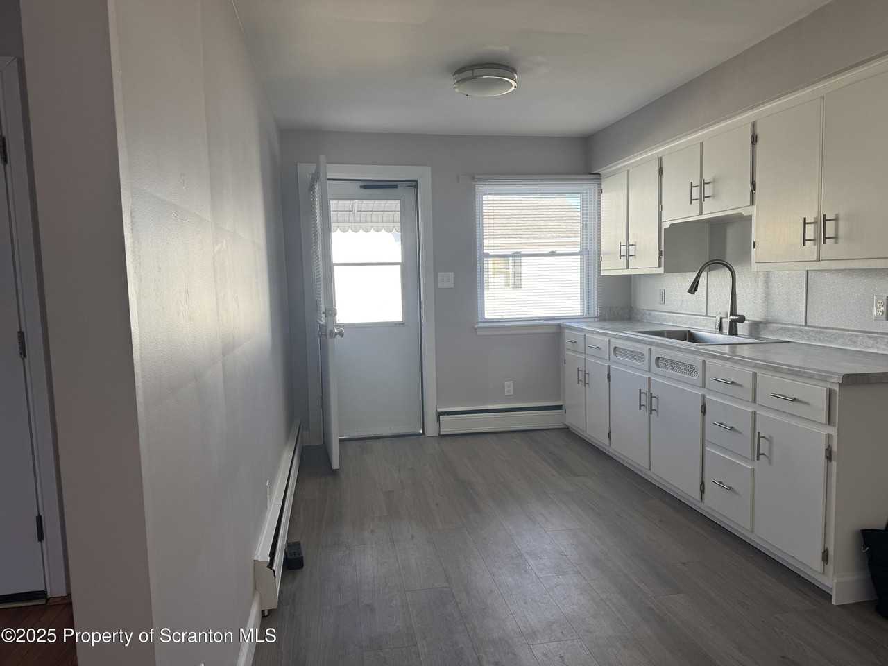 152 Drakes Lane - Photo 4 of 13