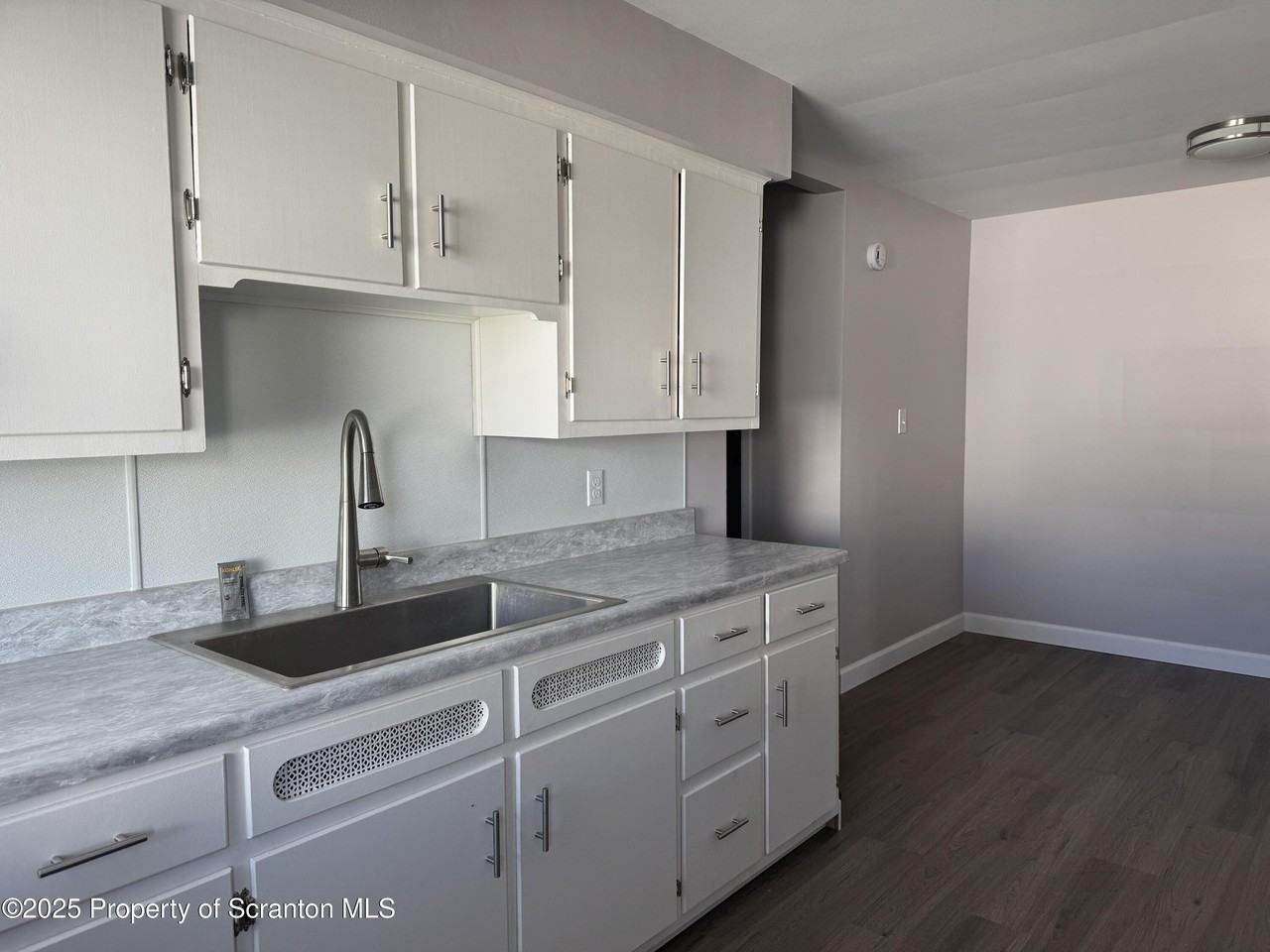 152 Drakes Lane - Photo 5 of 13