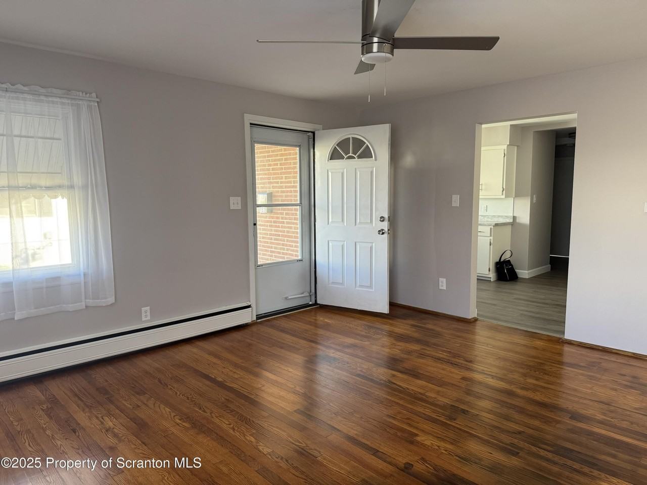 152 Drakes Lane - Photo 7 of 13