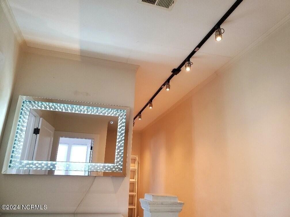 216 N Martin Luther King Jr Drive unit: Upstairs - Photo 6 of 23