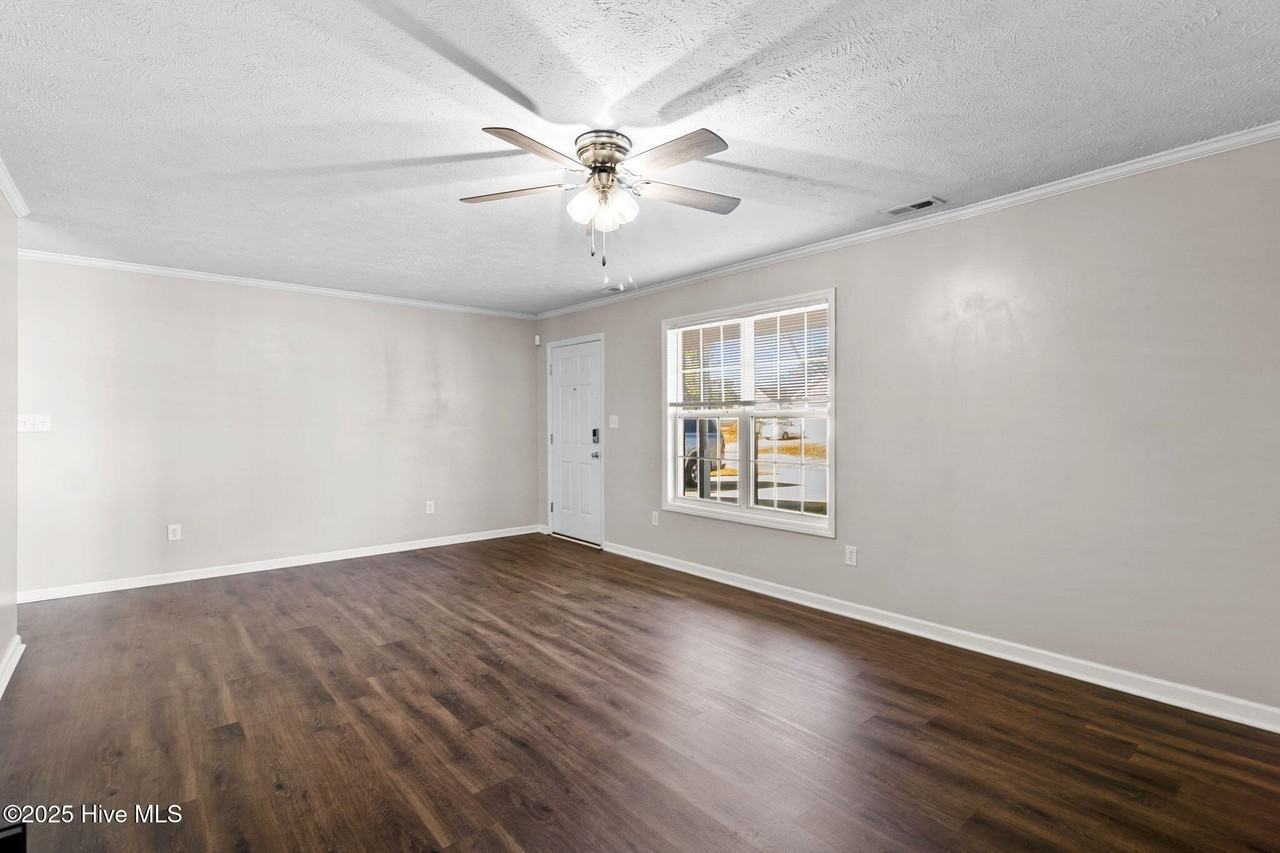 106 Hawthorn Dr - Photo 7 of 29