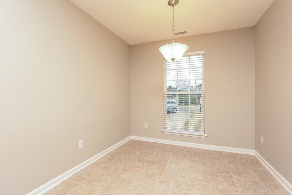 718 Wildwood Dr - Photo 6 of 16