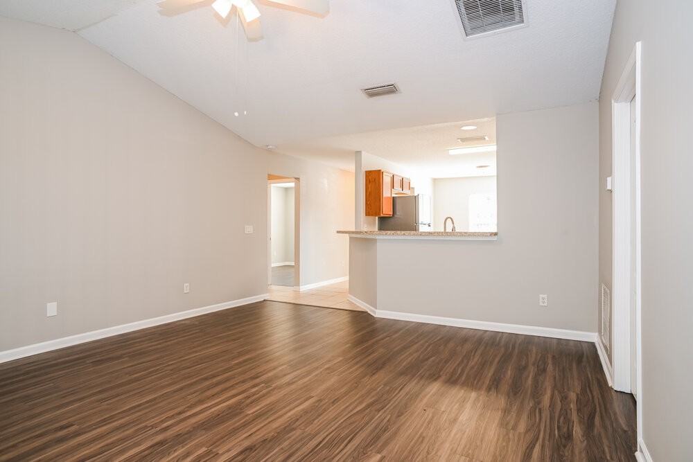 9968 Rose Creek Ct - Photo 5 of 16