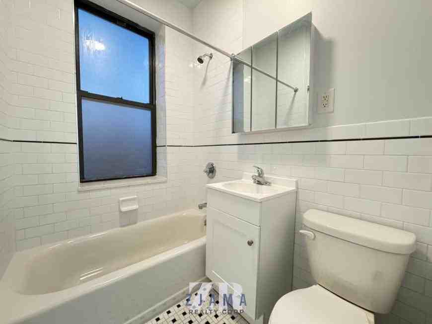 1002 Cortelyou Road - Photo 6 of 7