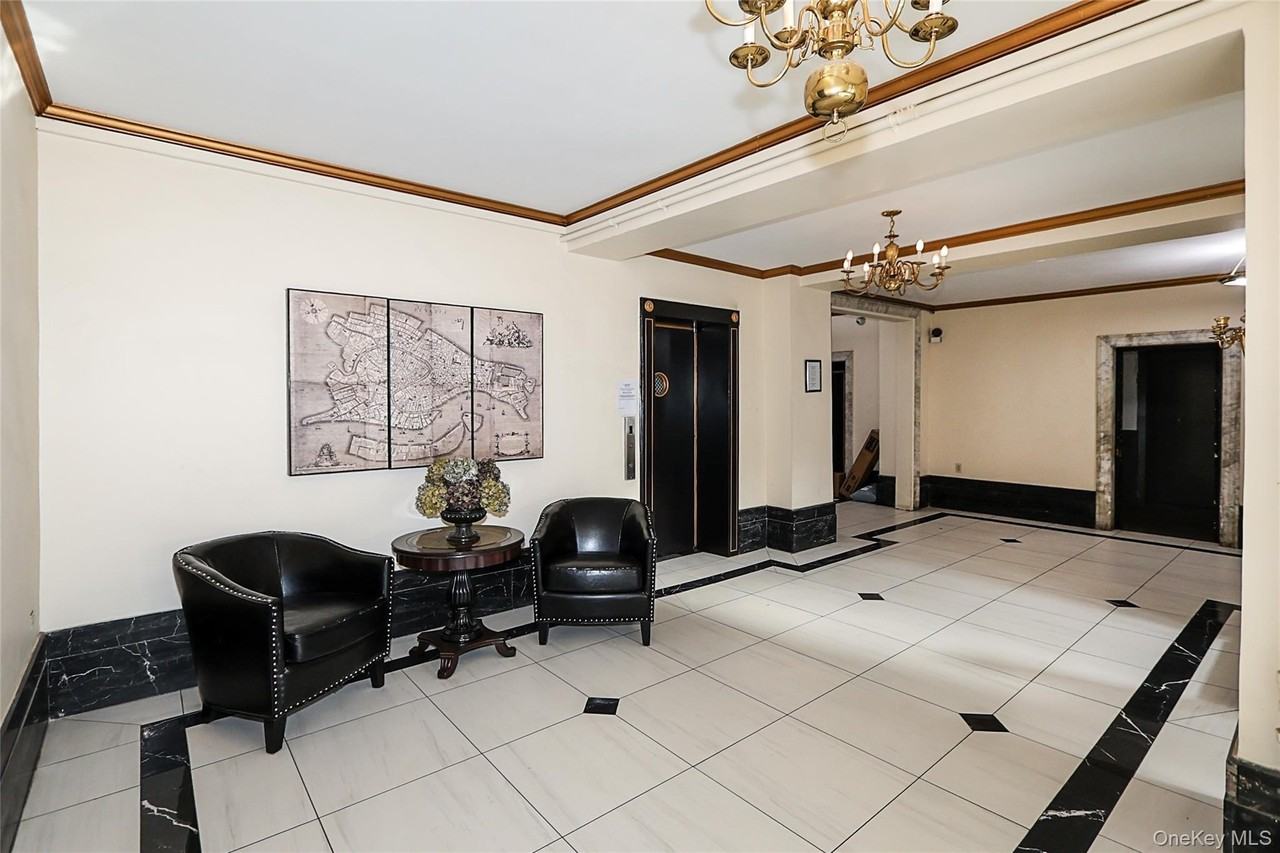 11525 Metropolitan Ave Apt 233 #233 - Photo 4 of 24