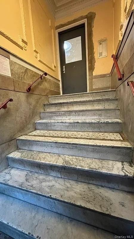 986 Leggett Avenue #4D - Photo 3 of 15