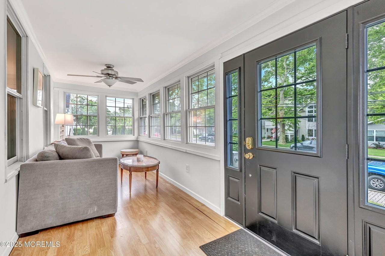 370 Main Street - Photo 4 of 34